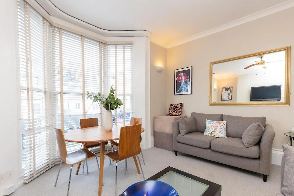 Апартаменты Location Location Location! Seaside Flat Sleeps 9 Брайтонн 0*,  Великобритания