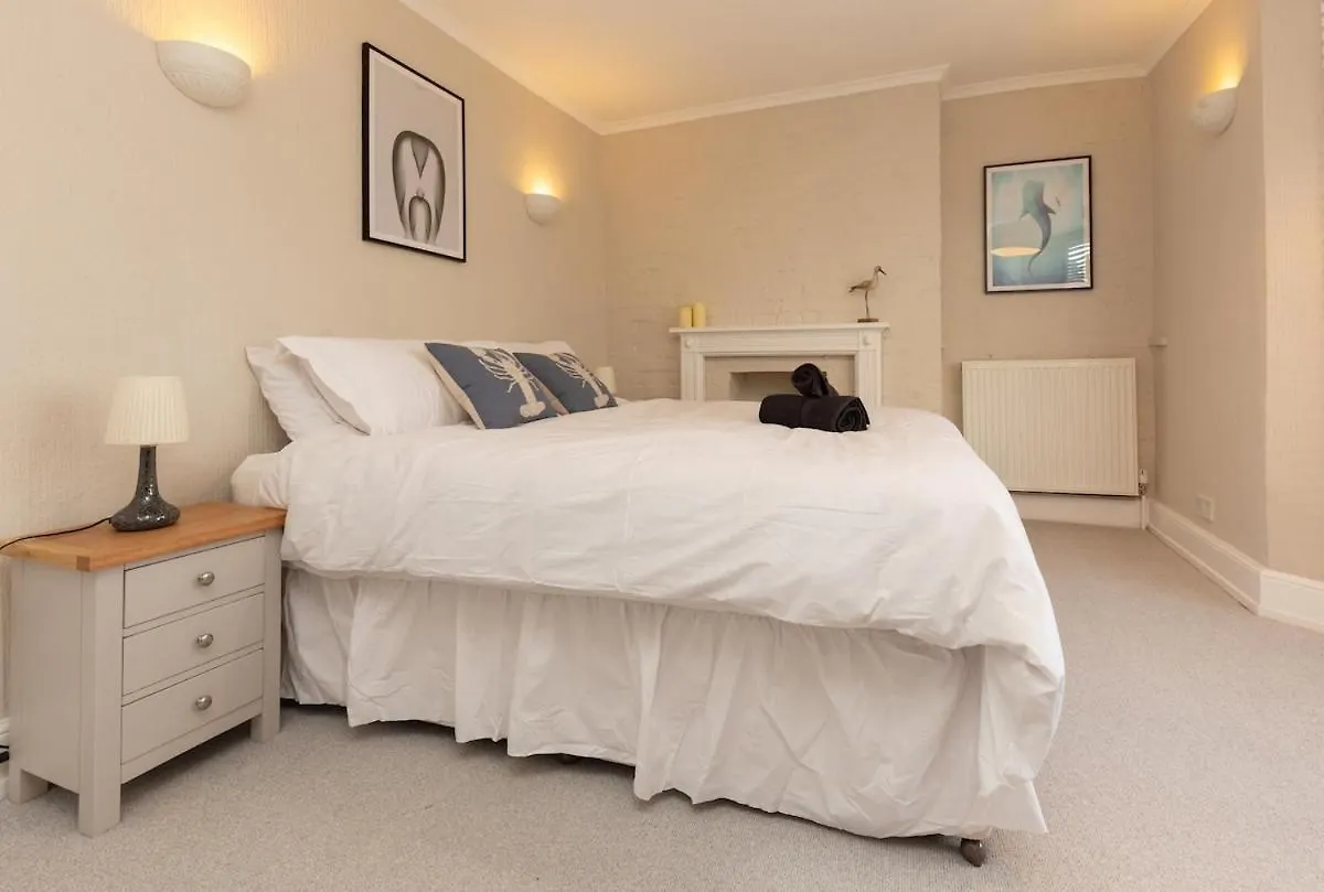 Апартаменты Location Location Location! Seaside Flat Sleeps 9 Брайтонн 0*,  Великобритания