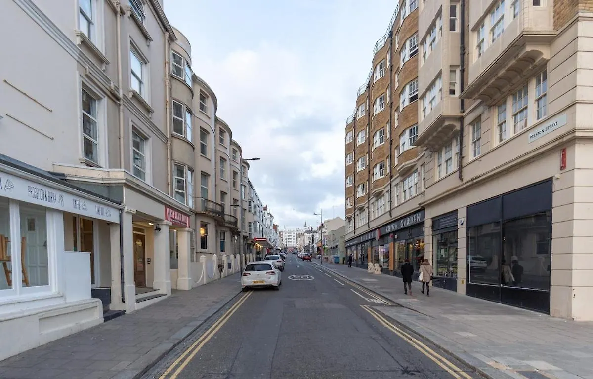 Location Location Location! Seaside Flat Sleeps 9 Apartment Brighton