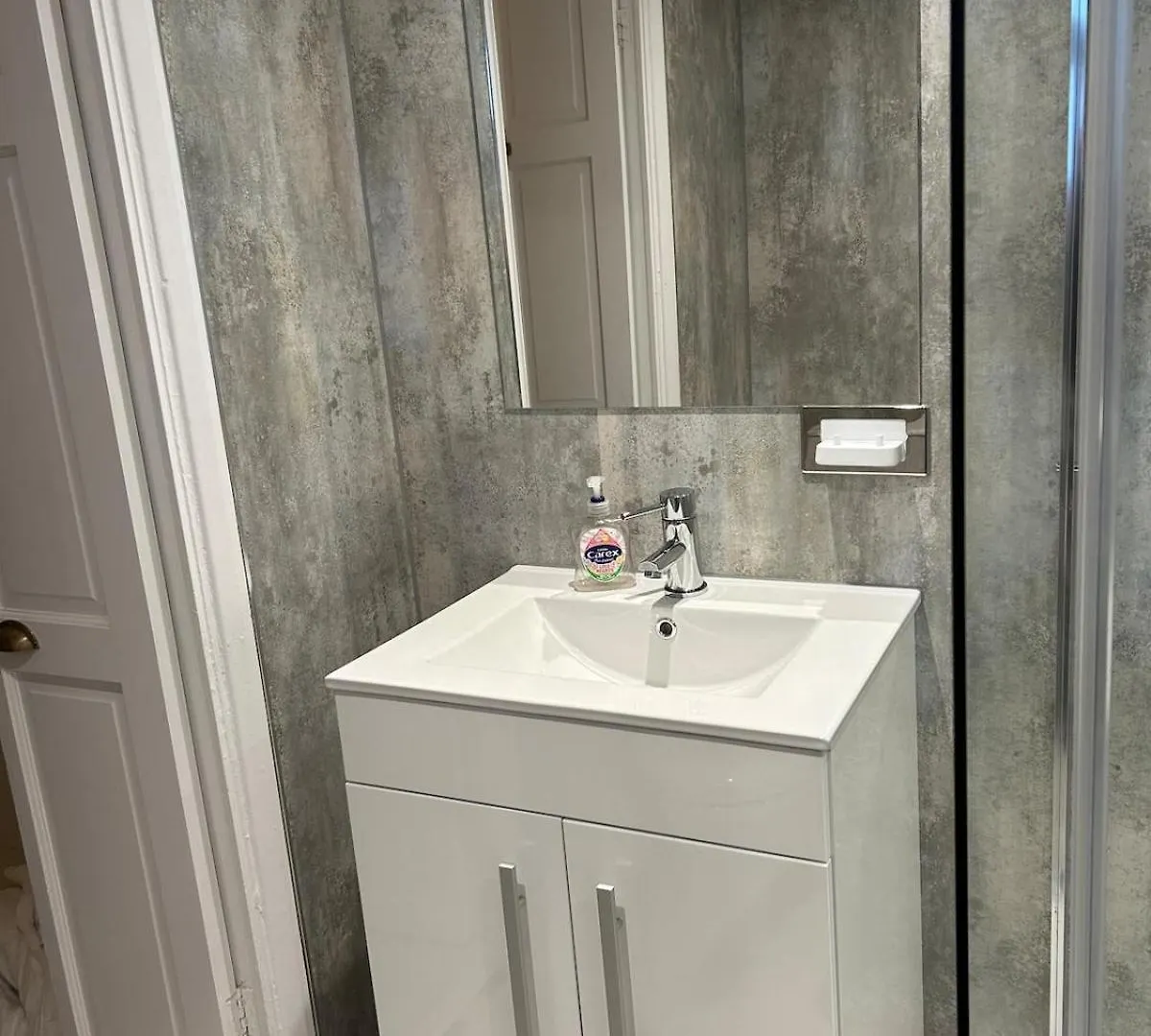 Апартаменты Location Location Location! Seaside Flat Sleeps 9 Брайтонн