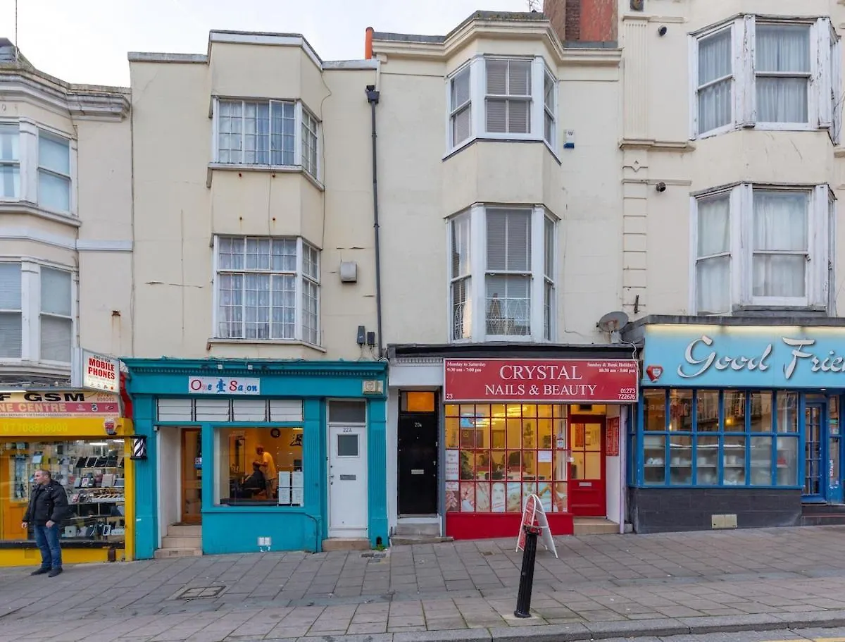 Location Location Location! Seaside Flat Sleeps 9 Apartment Brighton
