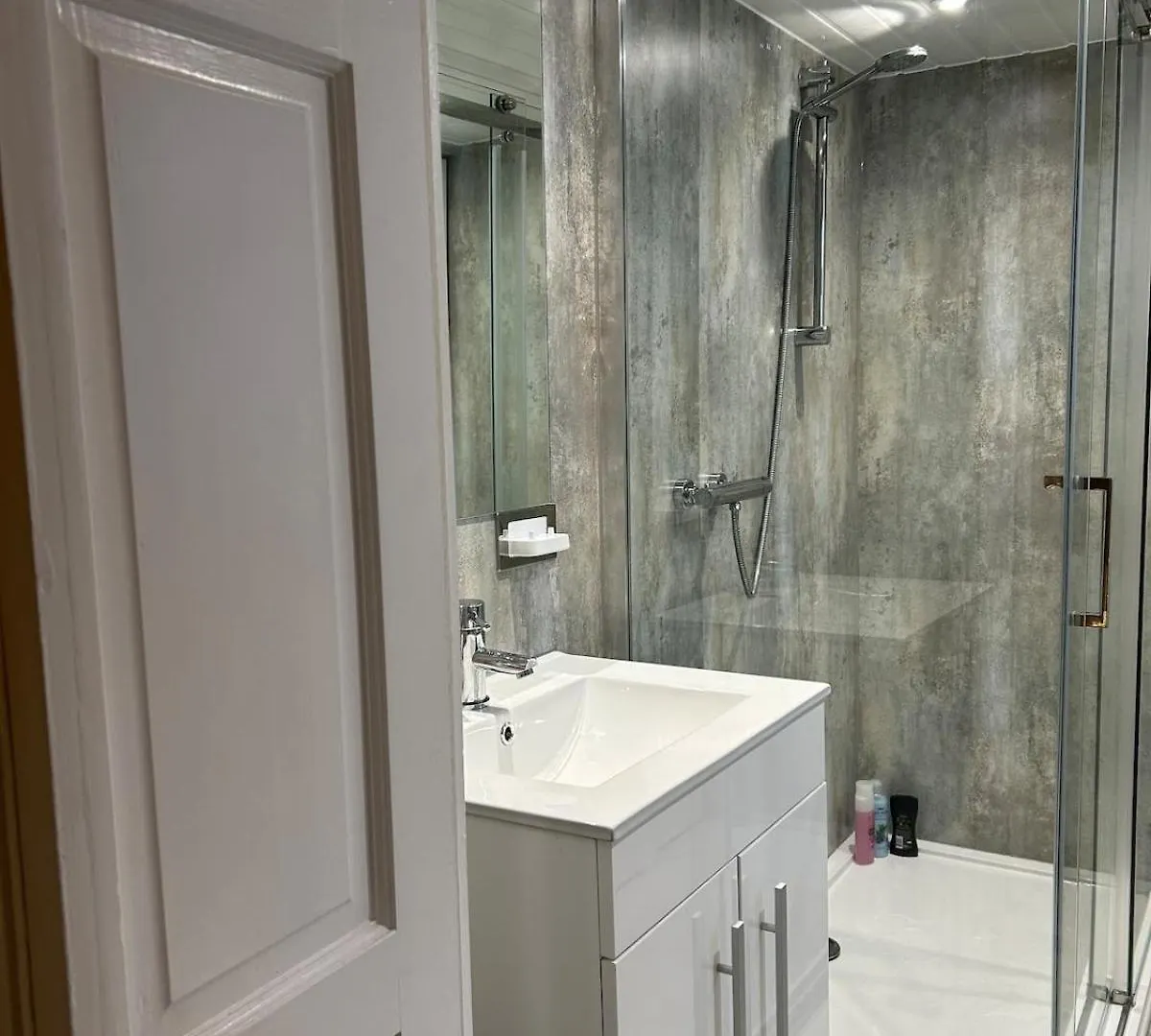 Апартаменты Location Location Location! Seaside Flat Sleeps 9 Брайтонн
