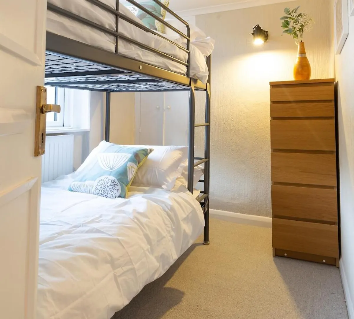 Location Location Location! Seaside Flat Sleeps 9 Apartment Brighton