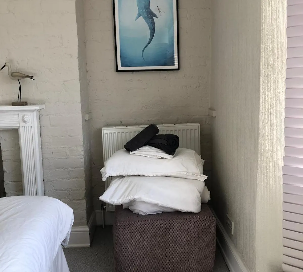 Апартаменты Location Location Location! Seaside Flat Sleeps 9 Брайтонн