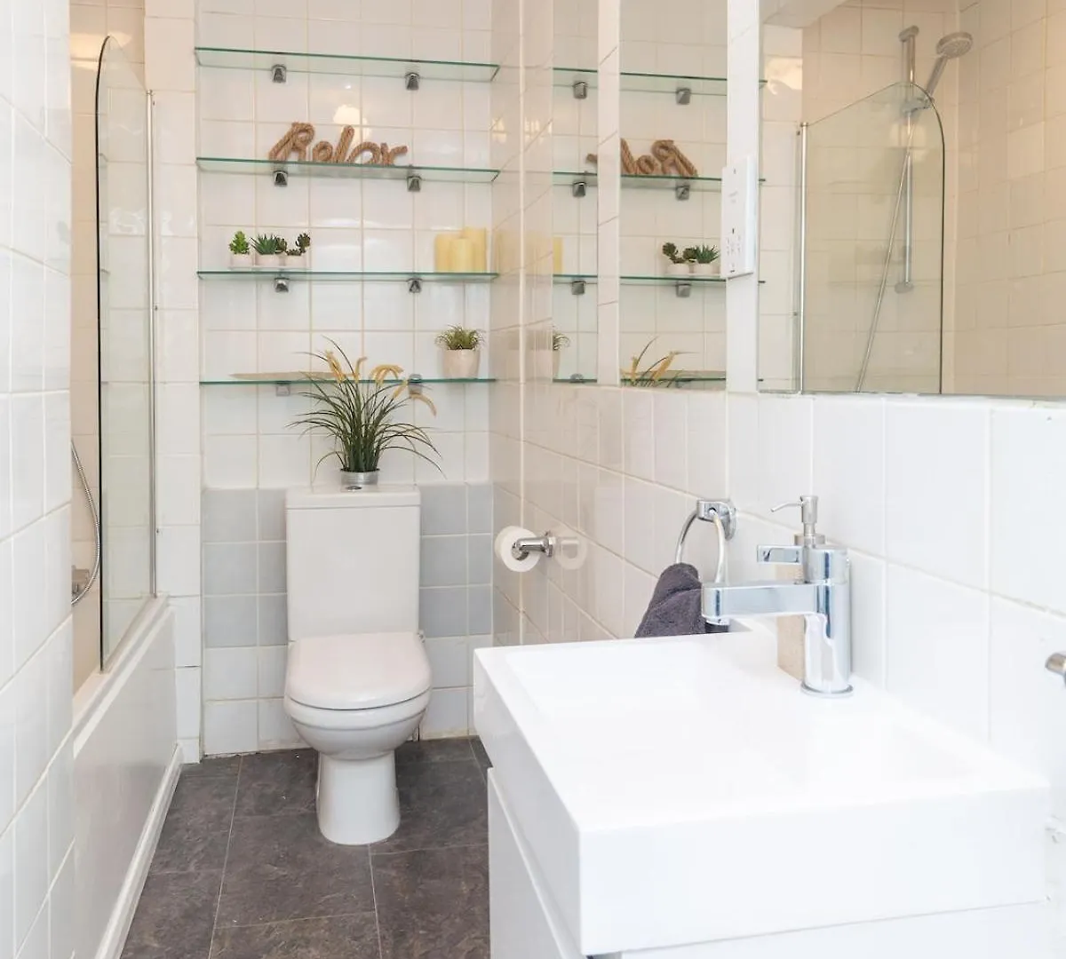 Апартаменты Location Location Location! Seaside Flat Sleeps 9 Брайтонн